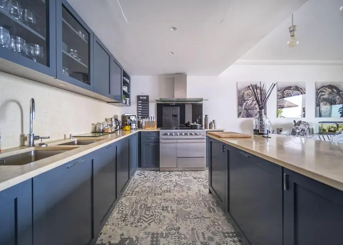 Superbe Cap De Nicea